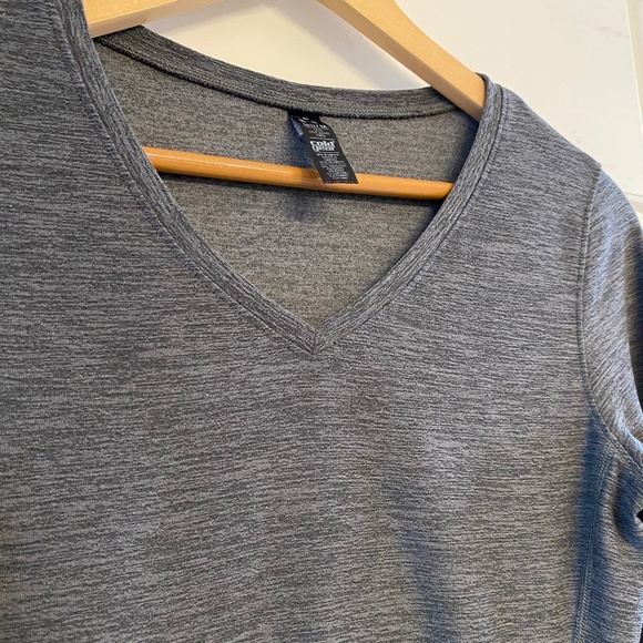 Under Armour Cold Gear Long Sleeve V-Neck Top - Picture 2 of 8